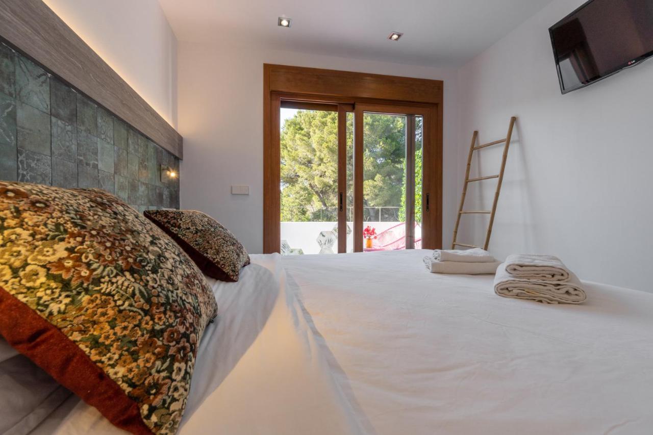 Hostal Restaurante Pou Des Lleo Sant Carles de Peralta Εξωτερικό φωτογραφία