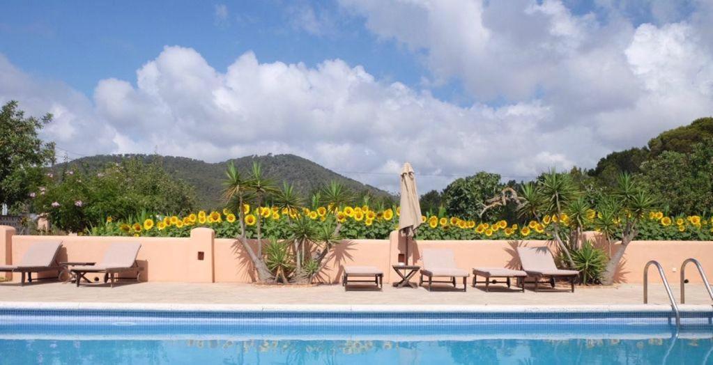 Hostal Restaurante Pou Des Lleo Sant Carles de Peralta Εξωτερικό φωτογραφία