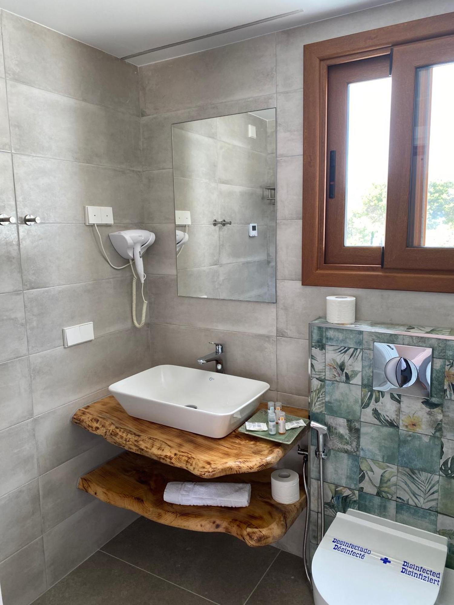 Hostal Restaurante Pou Des Lleo Sant Carles de Peralta Δωμάτιο φωτογραφία